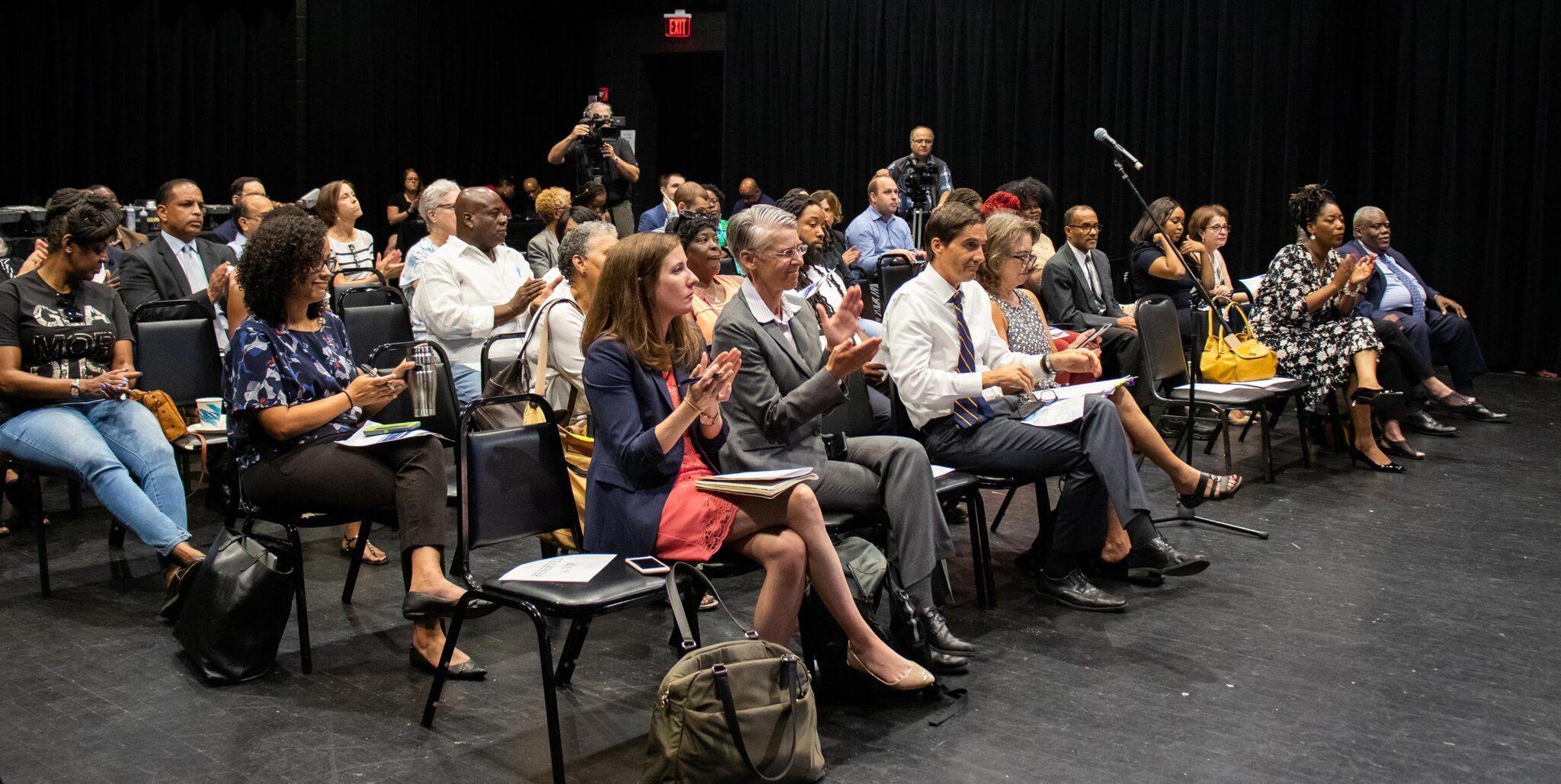 conference audience clapping